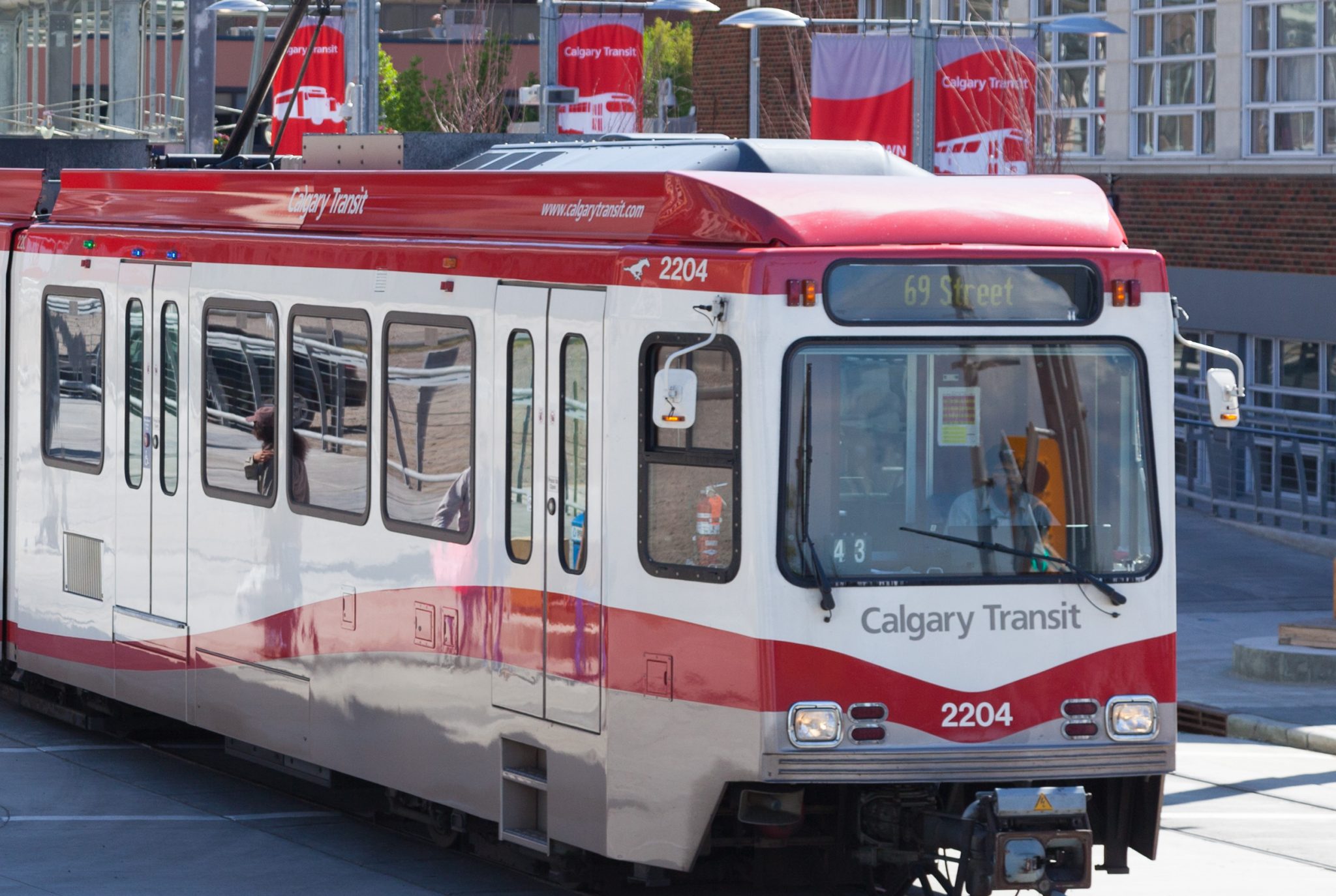 Siemens SD-160 – Car 2204, Series 5 with updated livery operating on 7 Avenue in downtown Calgary.