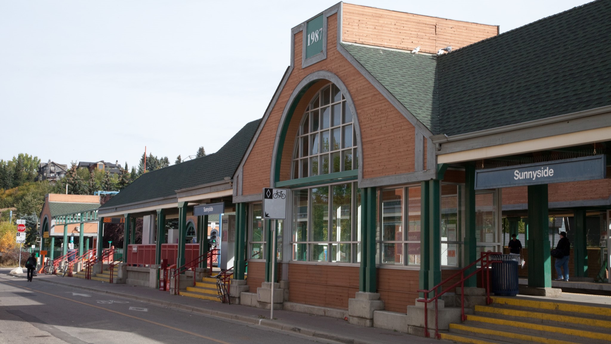 Entrance to Sunnyside Station showing the stairs required to access the platform.